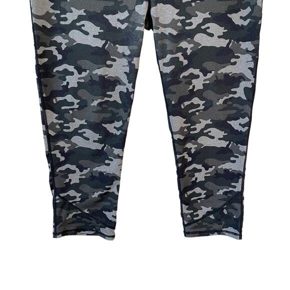 FABLETICS Women's Camo Cropped Capri Workout Leggings Green Gray - Picture 4 of 7